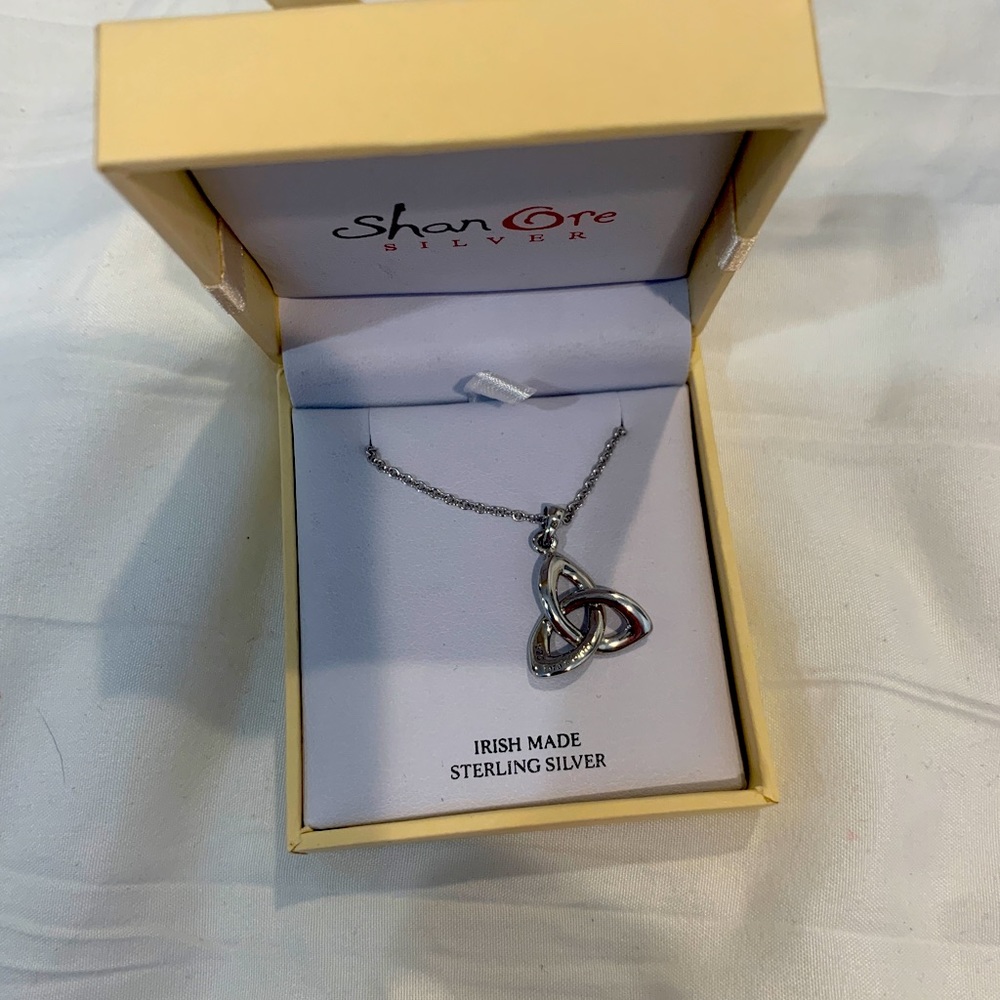 Celtic Knot Infinity Necklace NIB